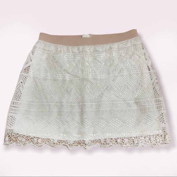 American Eagle Outfitters Dresses & Skirts - American Eagle Oufitters‎ Cream Lace women’s Skirt Sz 4